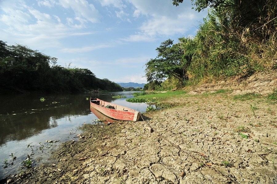 Vereda Cauca en el municipio de Cartago, uno de los puntos con mayor evidencia de descenso en los niveles del río en el norte del departamento Valle. FOTO: JORGE - COLPRENSA