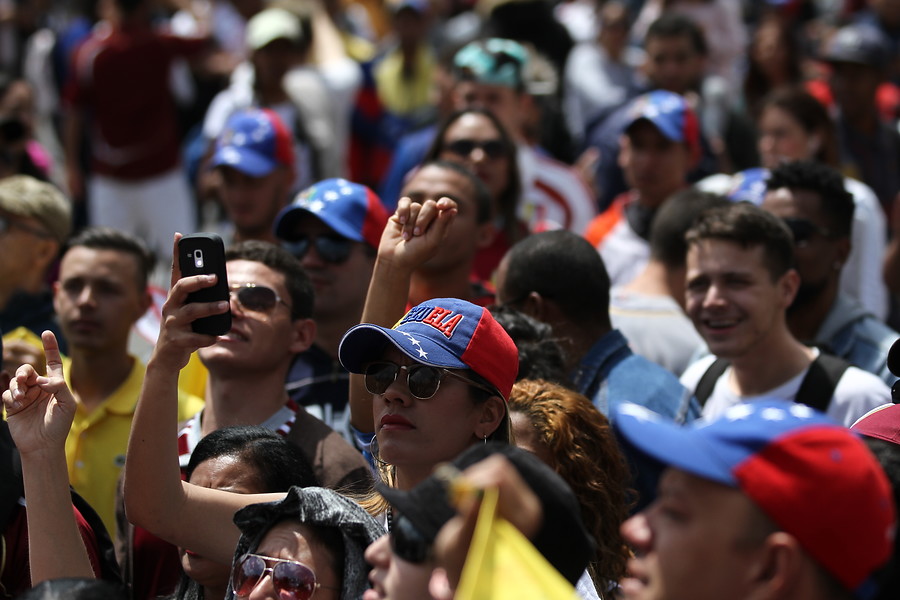 La participación de venezolanos, este domingo, en el simulacro de votación cuenta con “alta participación”, según el balance ofrecido por integrantes del Consejo Nacional Electoral (CNE). FOTO COLPRENSA