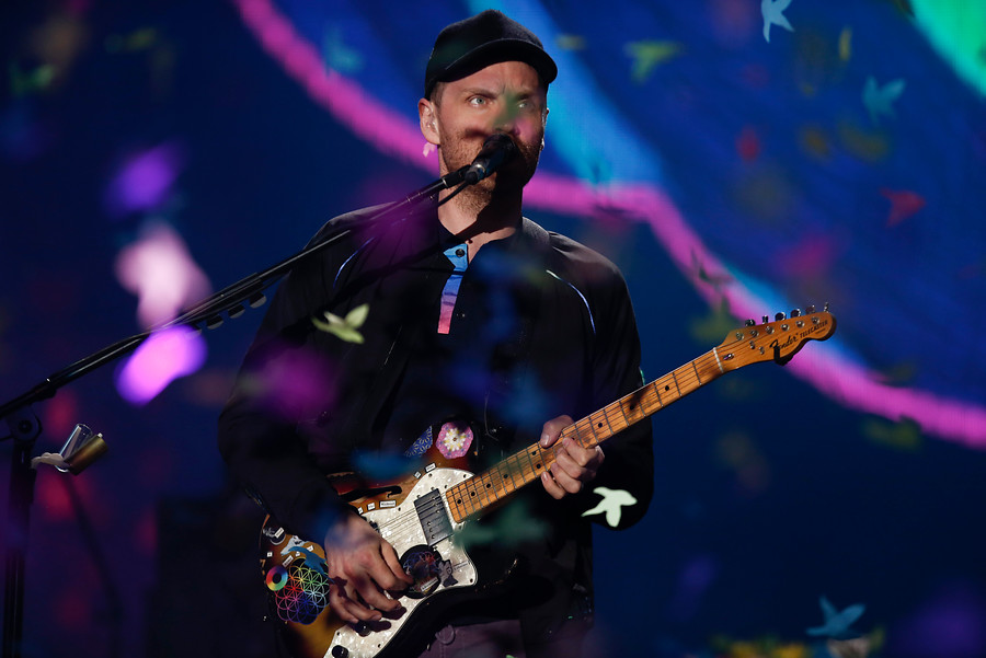 El guitarrista Jon Buckland en plena acción. FOTO Coldplay