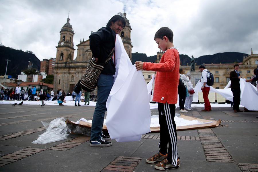 Voluntarios de todas las edades participaron de la actividad. FOTO Colprensa