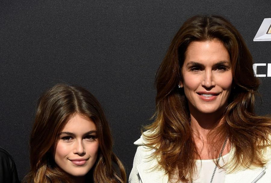 Cindy Crawford apareció esta semana en la premier de Tomorrowland con su hija Kaia Gerber. El parecido de ambas acaparó titulares en el mundo del espectáculo. FOTO AFP