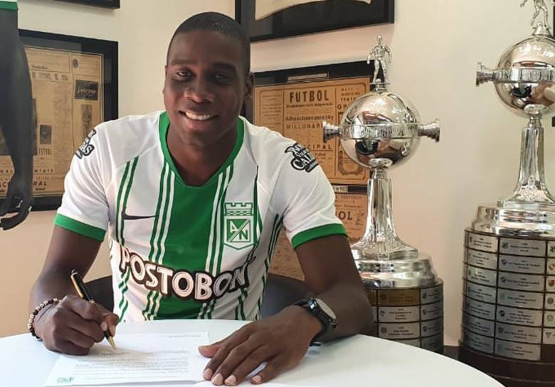 Perea estampó su firma con el club verdolaga. FOTO ATLÉTICO NACIONAL