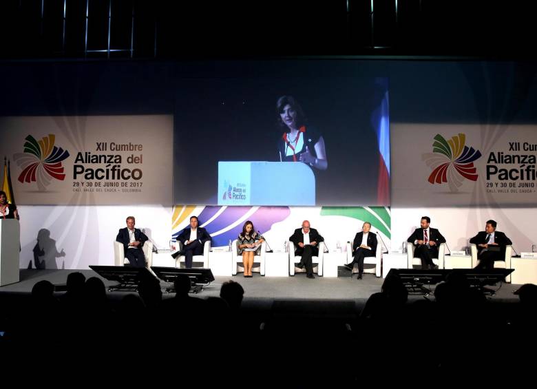 Este jueves se celebró una reunión entre los cuatro cancilleres de la Alianza del Pacífico con representantes de gobiernos de países observadores, durante la primera jornada de la XII Cumbre del bloque integrado por Colombia, Chile, México y Perú.