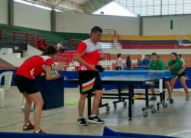 Daniel Useche y Girlesa Salazar (al fondo), grandes protagonistas de Antioquia en los Nacionales. FOTO CORTESÍA Carlos Ruiz