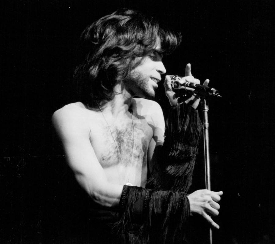 Le gustaba cantar con su torso desnudo. FOTO AP