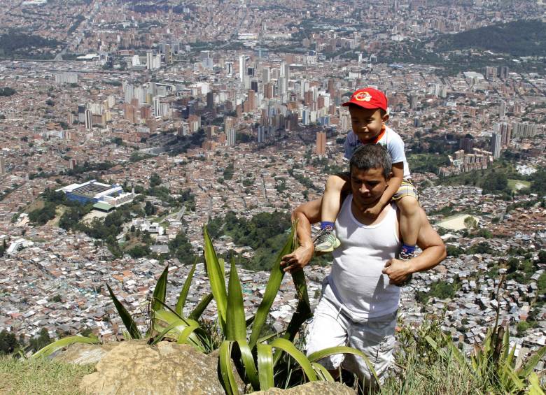 El Pan de Azúcal, centro oriente de Medellín es uno de los cerros que requiere más cuidado según Contraloría. FOTO Donaldo ZuluaGA