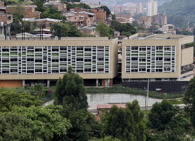 El colegio Camilo Mora, en Medellín, es uno ejemplo a seguir para las nuevas construcciones. FOTO donaldo zuluaga