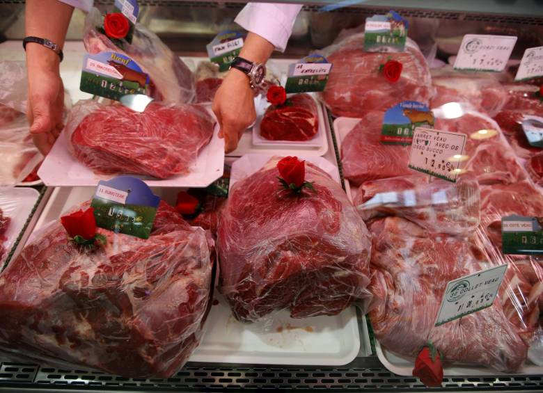 Según el estudio, el consumo de 50 gramos diarios de carnes procesadas incrementa un 18 % el riesgo de sufrir cáncer de colon. FOTO REUTERS