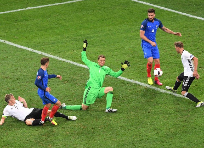 Momento exacto del sexto tanto de Griezmann en la Eurocopa. El delantero galo fue suplente en el encuentro ante Albania, según su técnico, para hacerlo “espabilar”. FOTO afp 