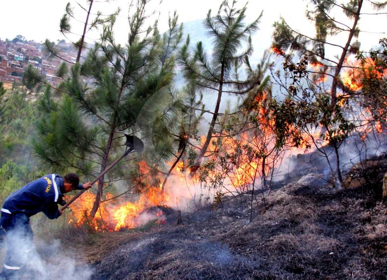 Bomberos denunciaron condiciones deplorables en las que trabajan y que les prometieron soluciones, pero no cumplieron. FOTO juan a. sánchez