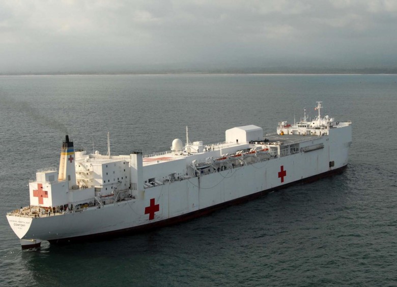 El busque hospital USNS Comfort de la Armada de Estados Unidos llegó este domingo a la ciudad colombiana de Santa Marta (norte) para iniciar una misión humanitaria. Foto: Colprensa.