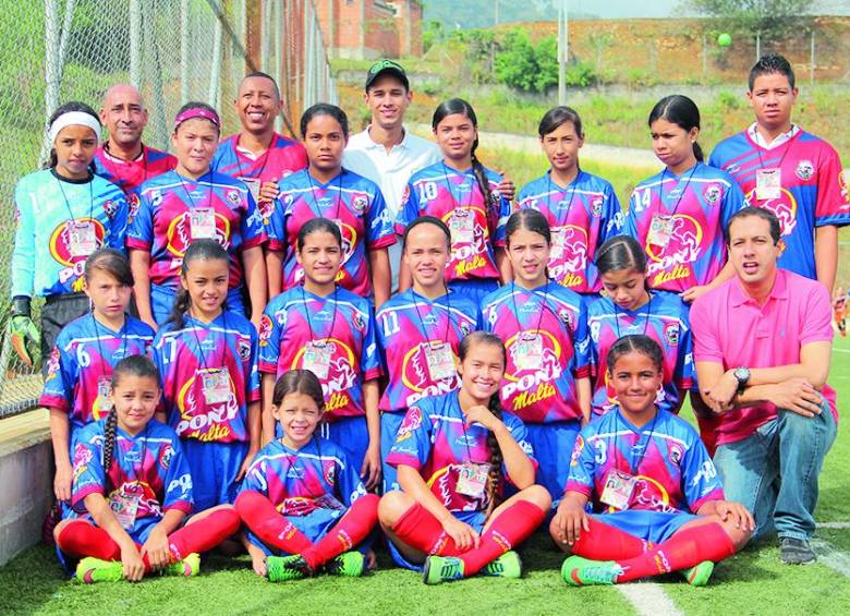 Imder Girardota llega a su segundo año en el Ponyfútbol renovado y con muchas ganas de aprender. Fotos Cortesía Los Paisitas