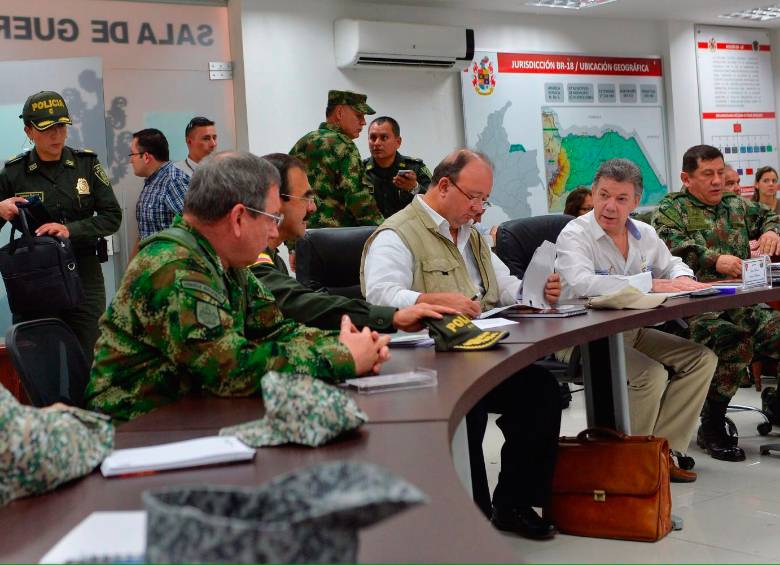 En el consejo de seguridad realizado en Arauca, el presidente Juan Manuel Santos nuevamente ordenó a las Fuerzas Armadas concentrar toda su capacidad en contra del Eln. FOTO Cortesía