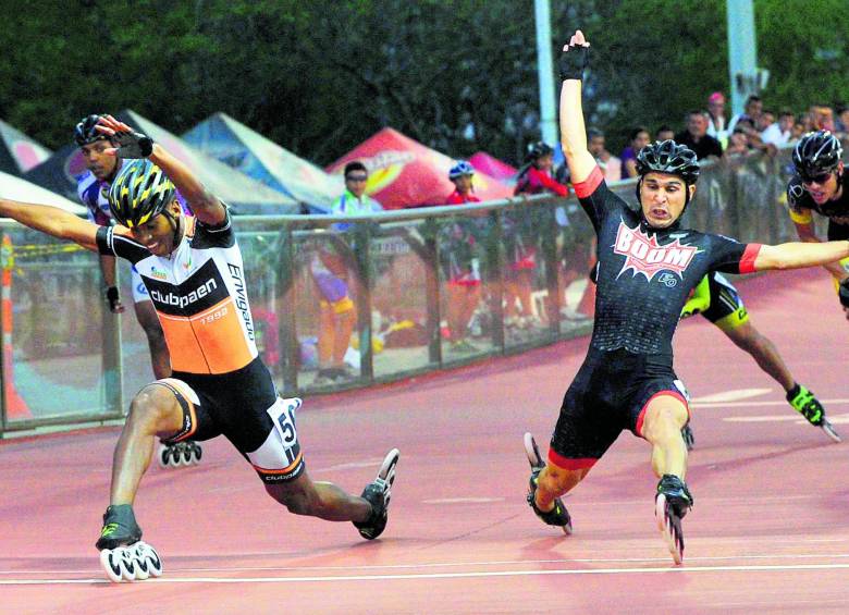Garzón (izquierda) se ratifica como uno de los mejores patinadores del país. FOTO CORTESÍA LUIS RAMÍREZ 