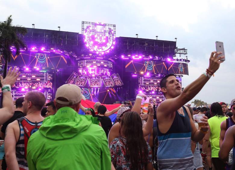 Miami se convirtió este fin de semana en una hipnótica discoteca al aire libre pletórica de trepidantes secuencias elaboradas por figuras como Armin Van Buuren, Axwell e Ingrosso, Carl Cox o Avicii. FOTO AFP