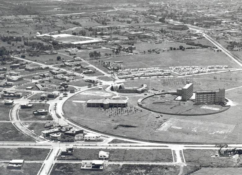 La construcción del campus universitario impulsó el desarrollo urbano. FOTO cortesía upb