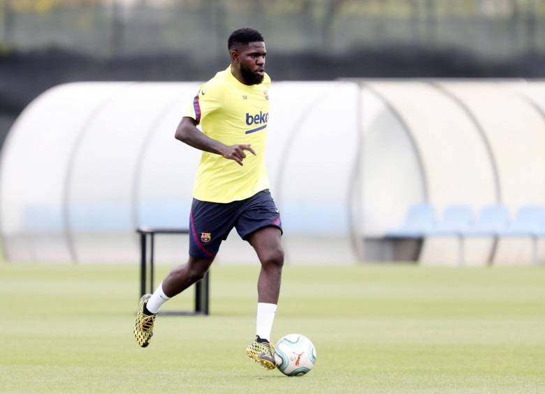 El central del Barcelona Umtiti se lesiona en el gemelo derecho. Foto: AFP