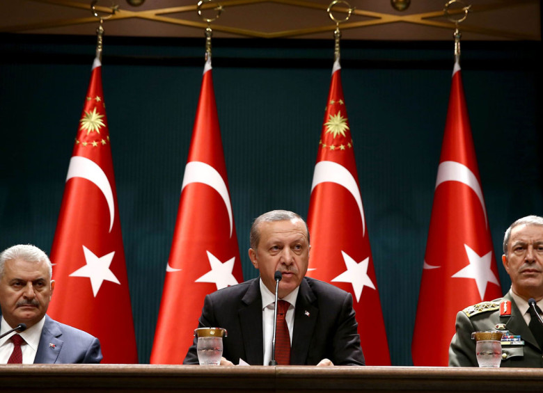 El autoritarismo que caracteriza a Erdogan llevó al distanciamiento de la Unión Europea. FOTOS reuters y afp