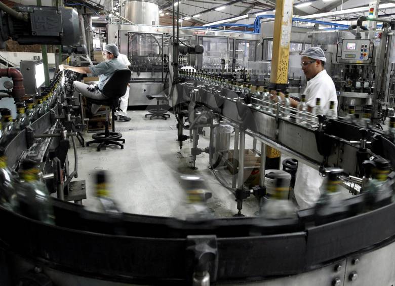 Según el secretario de Hacienda, Adolfo León Palacio, hay diferencia de conceptos sobre los recursos destinados para la publicidad de la Fábrica de Licores de Antioquia. FOTO jaime pérez