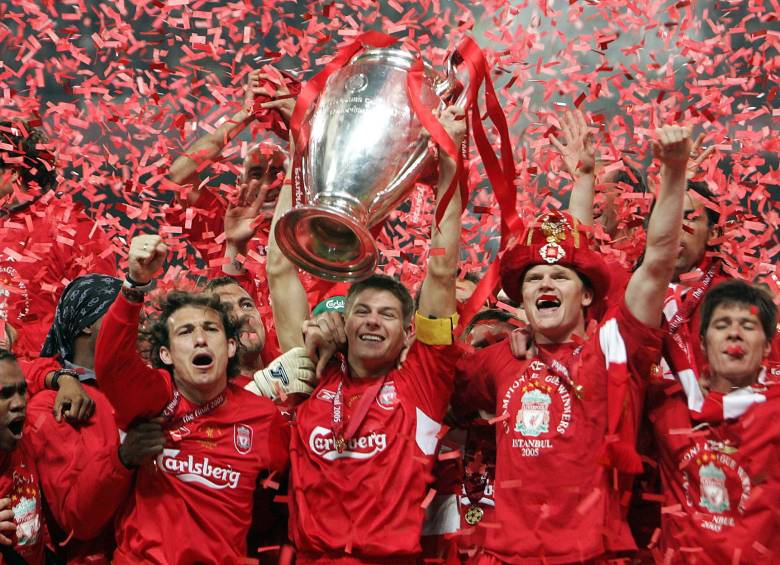 Steven Gerrard lideró la épica remontada del Liverpool al Milan en 2005 que se recuerda como el “Milagro de Estambul”. FOTO AFP 