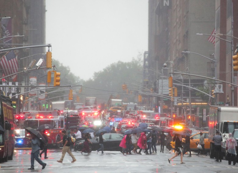 Helicóptero choca contra un edificio en Manhattan