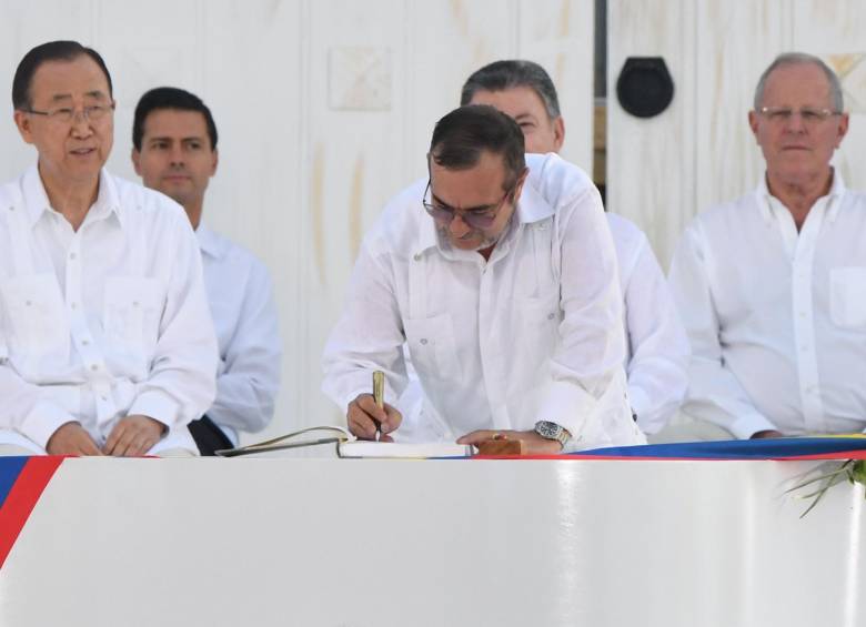 Las Farc piden perdón y Santos les da la bienvenida a la democracia