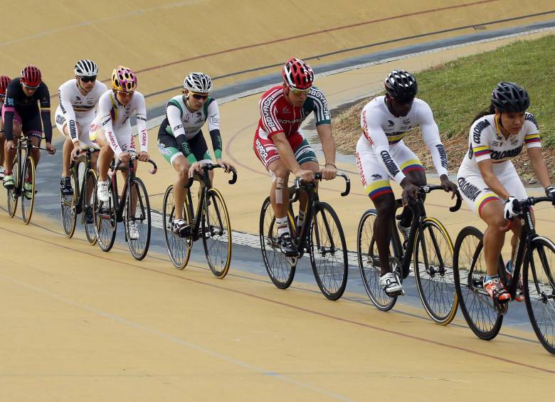 En Medellín, los velocistas de la Selección Colombia tuvieron los últimos entrenamientos antes de partir ayer a Europa. FOTO jaime pérez 