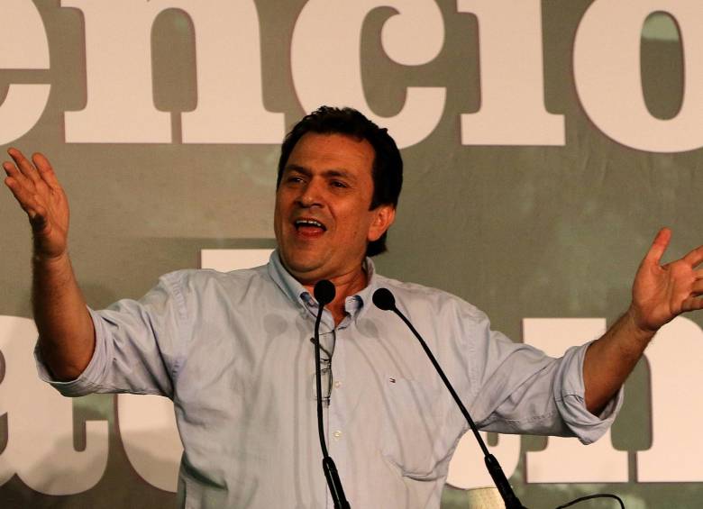 La Dirección Municipal de la Alianza Verde anunció que le otorgó el apoyo a la aspiración de Alonso Salazar. FOTO Julio César Herrera 