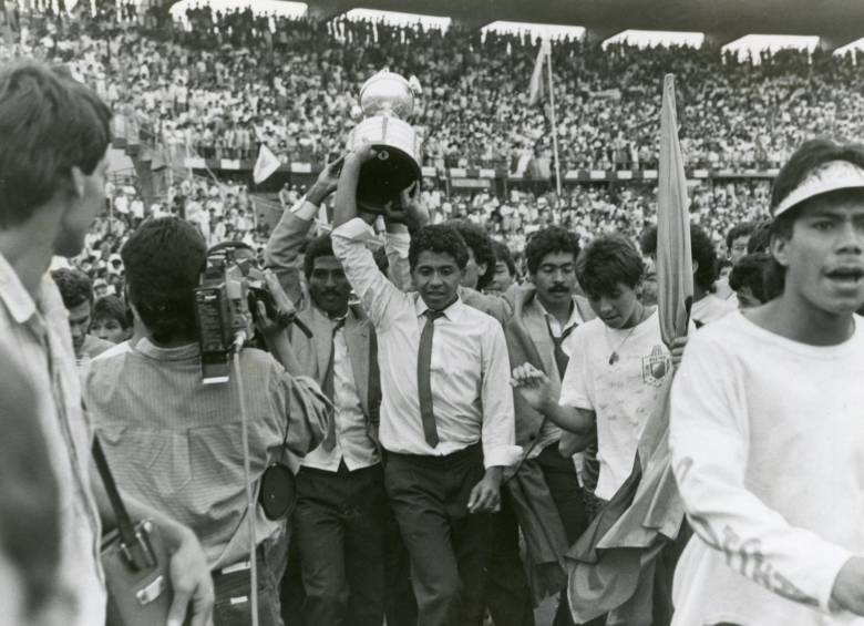 Alexis García, Luis Alfonso Fajardo y León Villa encabezaron la vuelta olímpica. Fotos archivo el colombiano