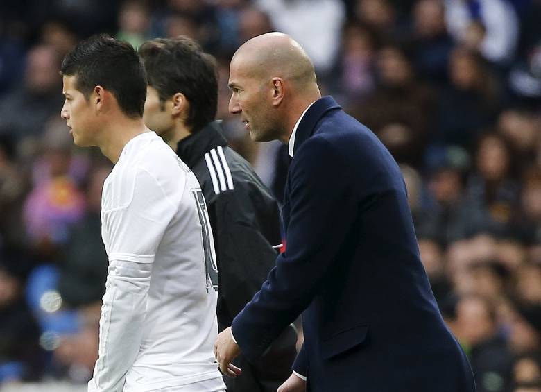 Zinedine Zidane, técnico del Real Madrid, se refirió a la situación del futbolista colombiano James Rodríguez. FOTO ARCHIVO
