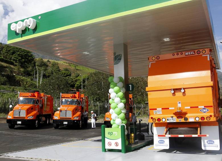 Así son los compactadores que ya operan en Medellín. Esta es la nueva estación de servicio de gas. FOTO donaldo zuluaga