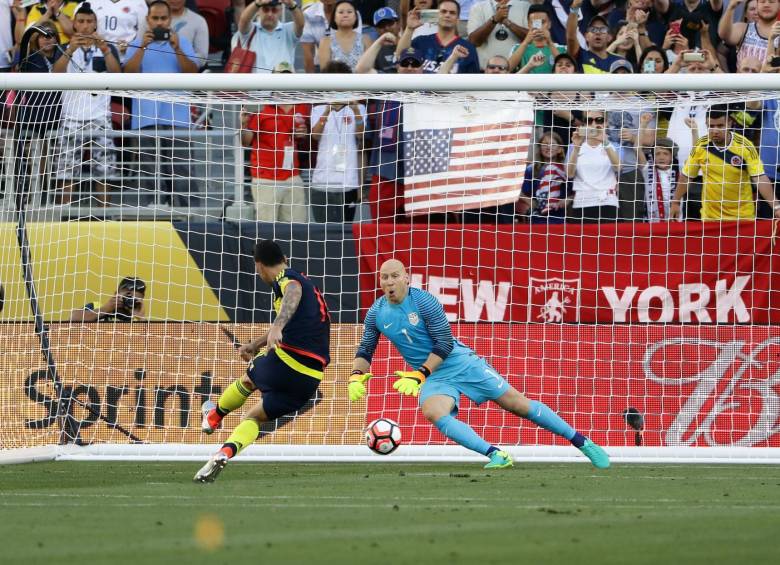 James Rodríguez marca su primer gol en la Copa América Centenario. FOTO AP