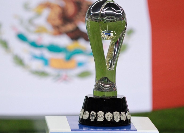 El trofeo de la Liga mexicana de fútbol, la cual se decidió concluir anticipadamente. FOTO LIGA MX.