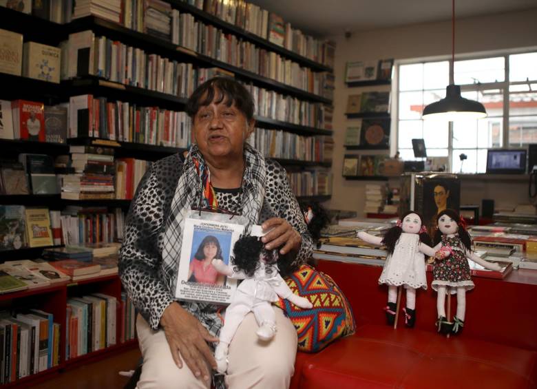 Las mujeres que desaparecen en Colombia renacen en piel de trapo