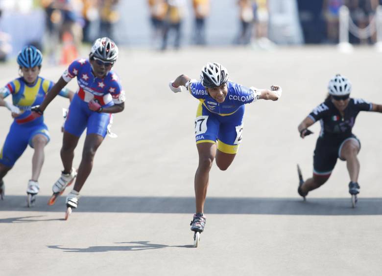 Triunfo de Hellen Montoya en los 500 metros con un tiempo de 43.370 segundos. Superó a Erin Jackson (E.U) e Ingrid Factos (Ecuador, plata y bronce, respectivamente). FOTO Foto Reuters