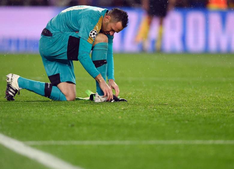 El portero colombiano David Ospina no pudo parar al Barcelona que le encajó tres goles. FOTO AFP