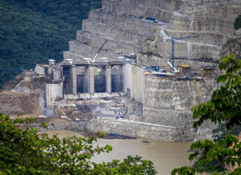EPM trabaja en el lleno prioritario de la presa, la cual avanza en un 61% para alcanzar la cota 415 metros sobre el nivel del mar. FOTO JUAN ANTONIO SÁNCHEZ
