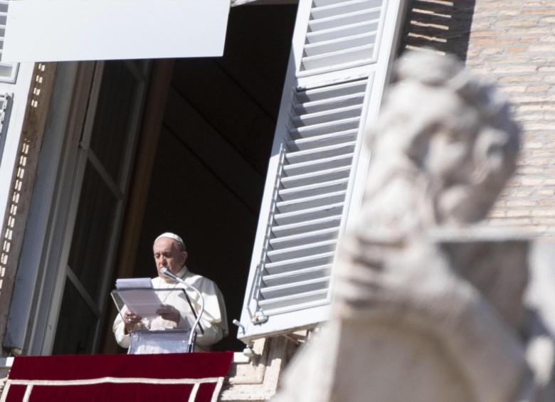 Papa Francisco durante el rezo del Angelus. FOTO EFE