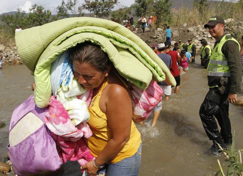 Activan un plan para facilitar que los colombianos que cruzan desde Venezuela por la crisis fronteriza lleguen a sus lugares de origen. FOTO DONALDO ZULUAGA