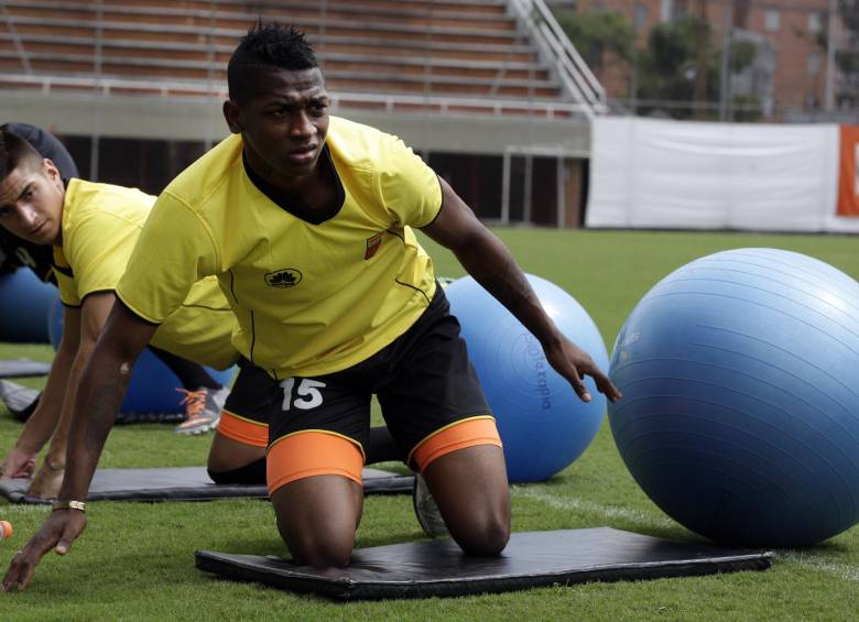 Yony González aporta equilibrio en el Envigado. FOTO Manuel Saldarriaga