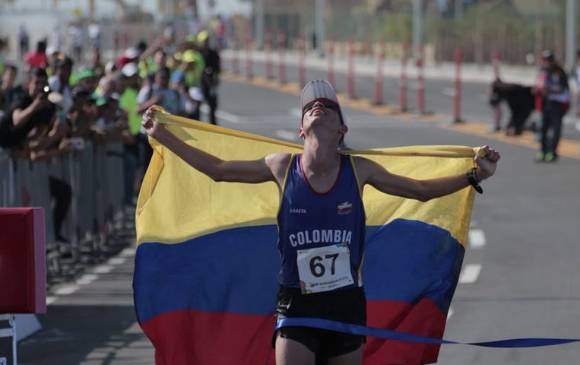 El colombiano Jeisson Suárez celebra su oro en la prueba de maratón de los Juegos Centroamericanos. TOMADA DE TWITTER 