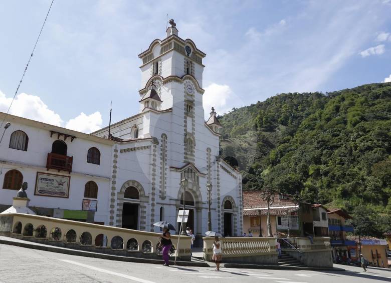 En Salgar se acaba de firmar el acuerdo que prohibe el uso de icopor y de plásticos de un solo uso en todo el territorio municipal. La medida fue demandada. FOTO manuel saldarriaga