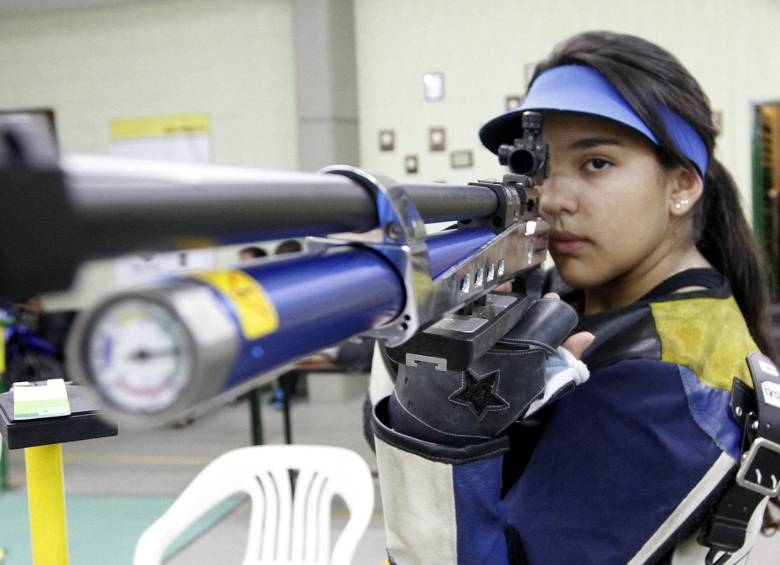 Angélica Berrío, promesa del tiro deportivo nacional, compite en la Copa Mundial en Estados Unidos. FOTO donaldo zuluaga