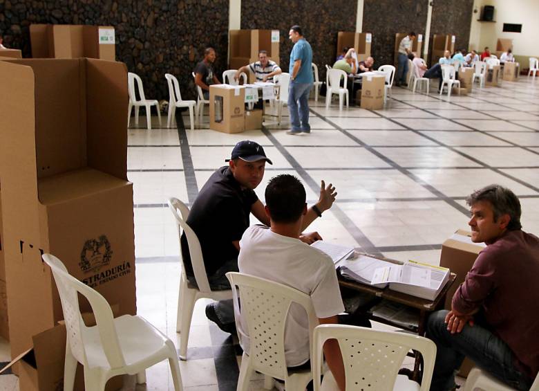 Aspectos como la falta de conocimiento del panorama político o los prolemas de corrupción alejan a los electores de los candidatos a los cargos de elección popular. FOTO colprensa