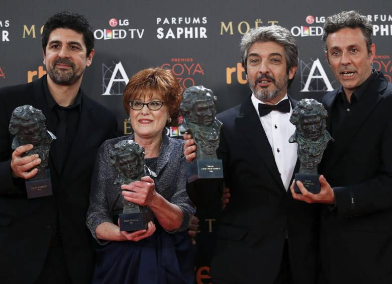 Los responsables de “Truman”, la película triunfadora de la noche con cinco galardones. FOTO REUTERS