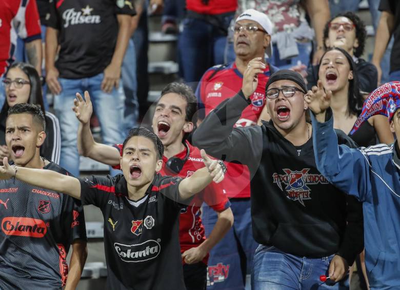 Se espera que los hinchas contagien de energía positiva al equipo, hoy antes de su viaje a Ibagué, en donde el Independiente Medellín tendrá la oportunidad de ser finalista. FOTO robinson sáenz
