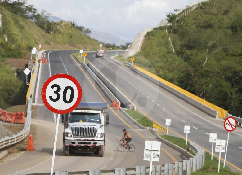 La Conexión Pacífico 2, una vía 4G, es operada por la Concesión La Pintada, en un total de 96,5 kilómetros. FOTO Manuel saldarriaga