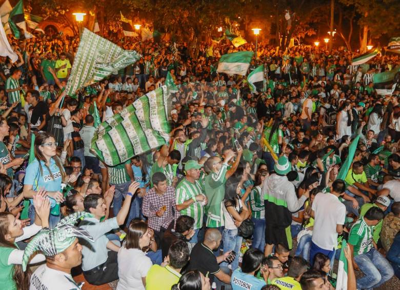 En El Poblado (arriba), Manrique (izquierda) y Parque Explora celebraron título. FOTOs julio herrera