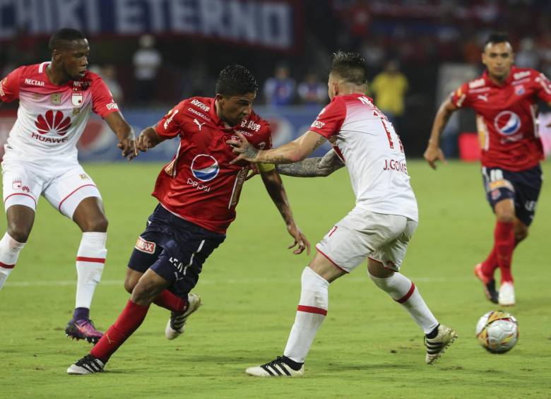 Medellín y Santa Fe definirán la Superliga el domingo en el estadio El Campín. La serie está igualada luego del empate 0-0 en el Atanasio Girardot, el sábado pasado. FOTO manuel saldarriaga