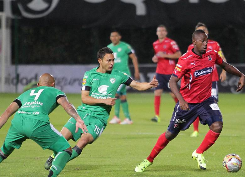 El atacante Juan Fernando Caicedo tuvo oportunidades, pero no pudo definir en el duelo ante los aseguradores. FOTO Colprensa